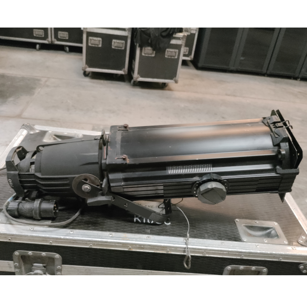 Used ETC Source Four 750W Zoom 25-50 for sale