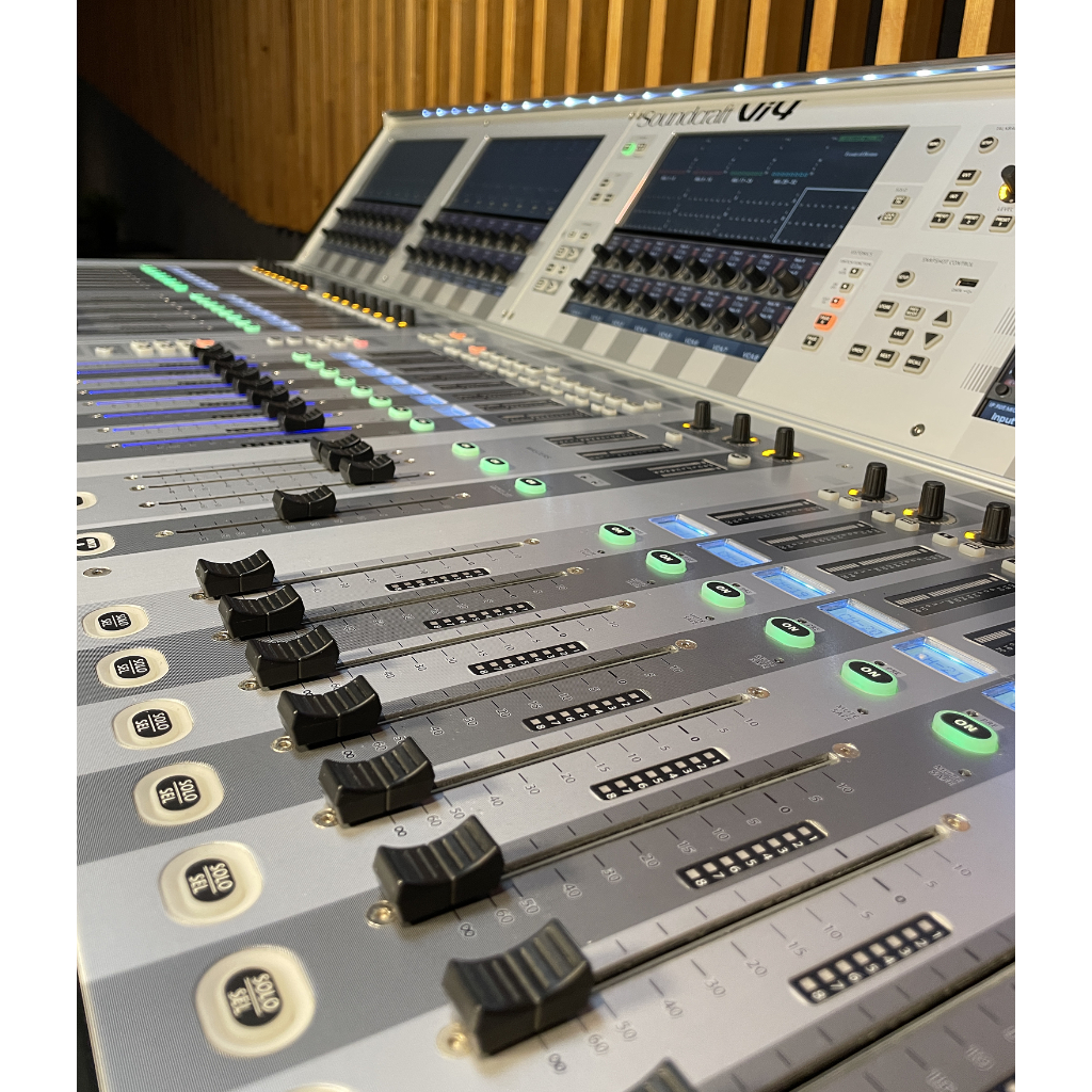 Used Soundcraft VI400 System for sale