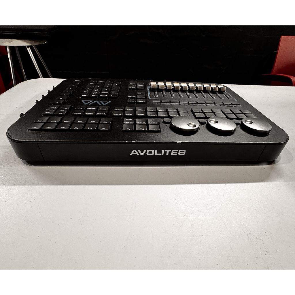 Used Avolites T3 and Wing Package for sale