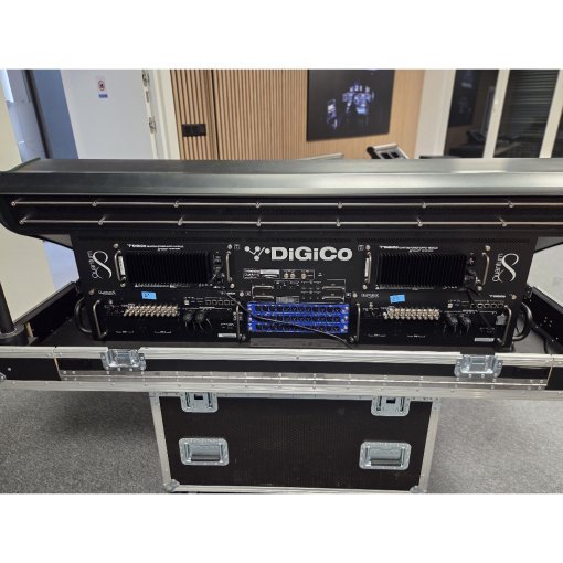 Used DiGiCo Quantum852 (HMA, Waves, Flightcase) for sale