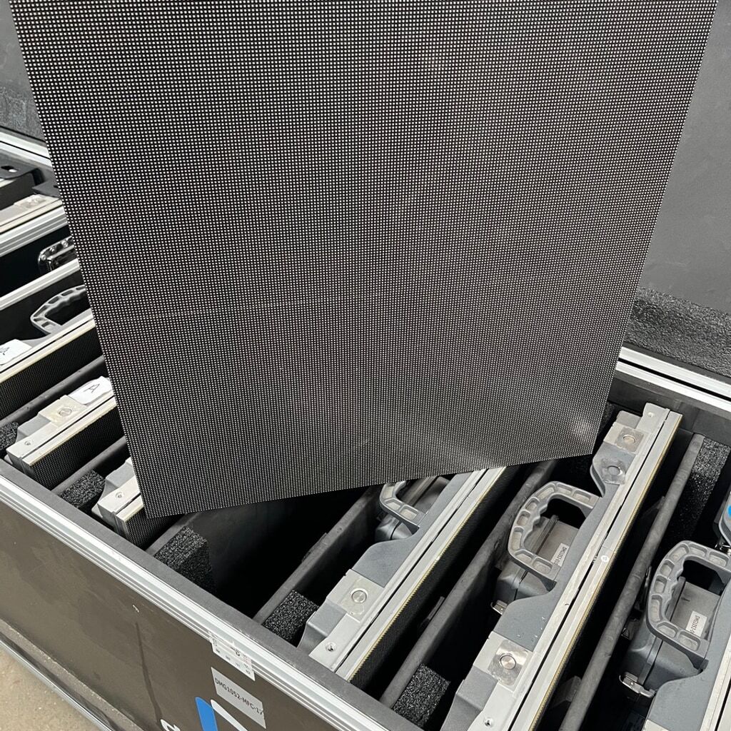 Used digiLED 2.6mm LED Video Wall Line Array Package for sale