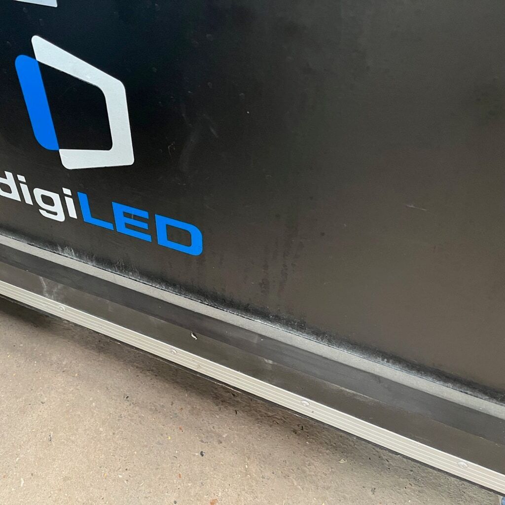Used digiLED 2.6mm LED Video Wall Line Array Package for sale