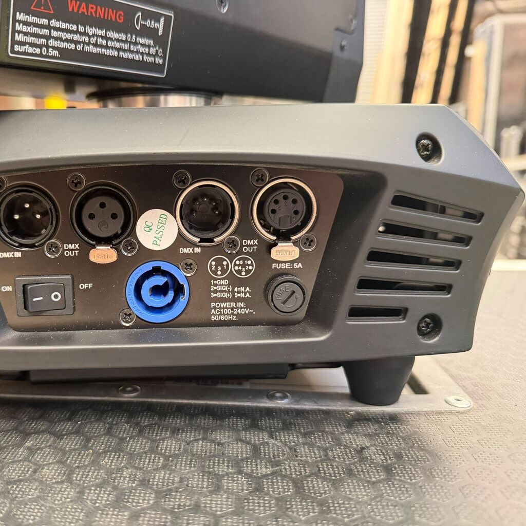 Used Elation Platinum Wash ZFX Pro Moving Light Pair (2 Lights Cased) for sale