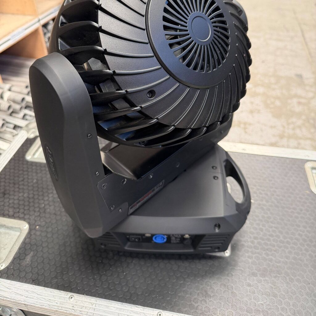 Used Elation Platinum Wash ZFX Pro Moving Light Pair (2 Lights Cased) for sale