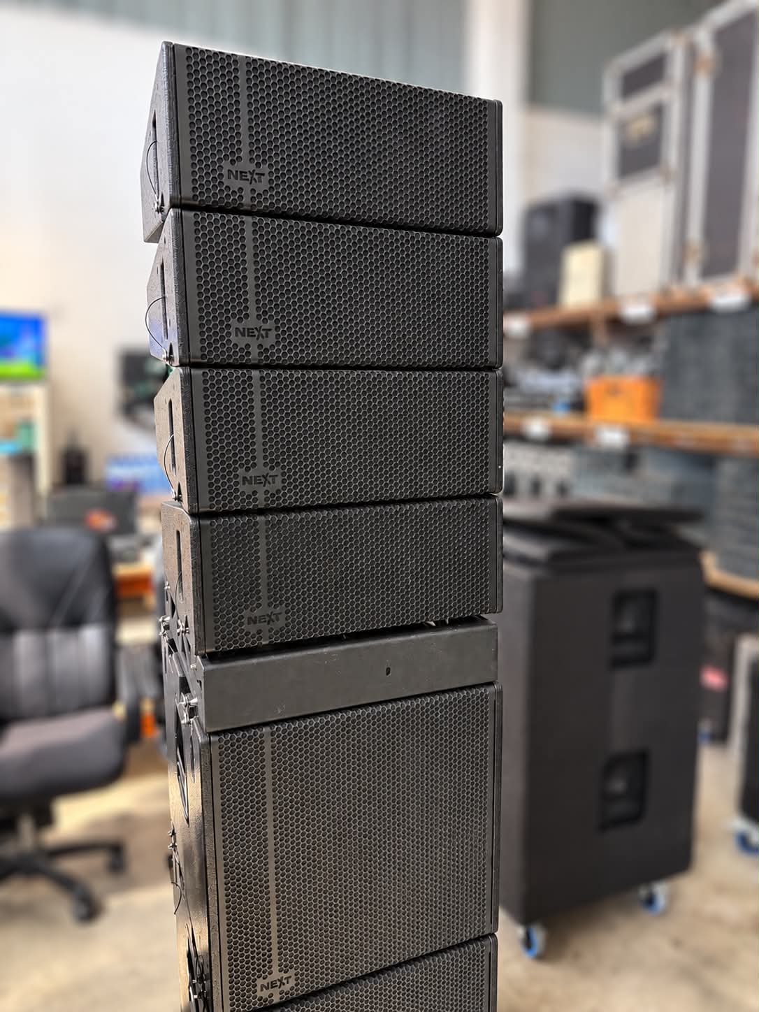 Used NEXT Pro Audio LA26 + LAs15A for sale