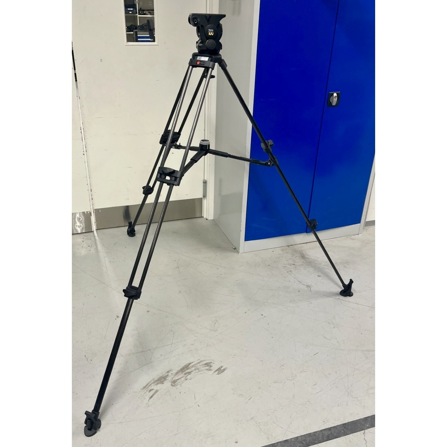 Used Vinten Vision 100 2-Stage Carbon Fibre Tripod System for sale