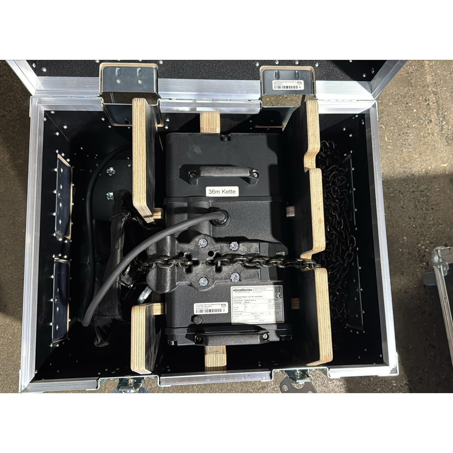 Used ChainMaster D8+ Ultra 1000kg Chain Hoist, 36m Black Chain, incl. Flight Case for sale